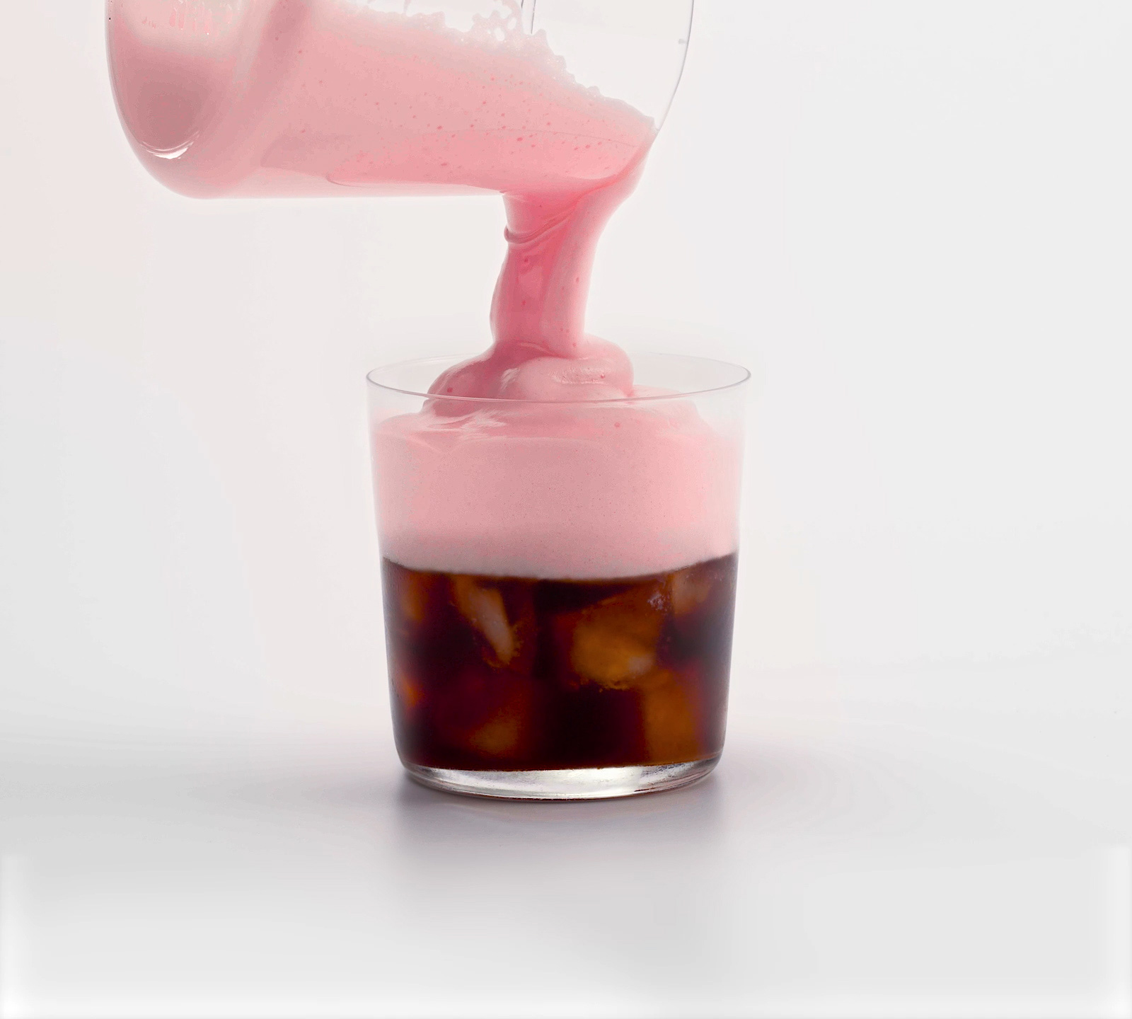STRAWBERRY FOAM ICE COFFEE